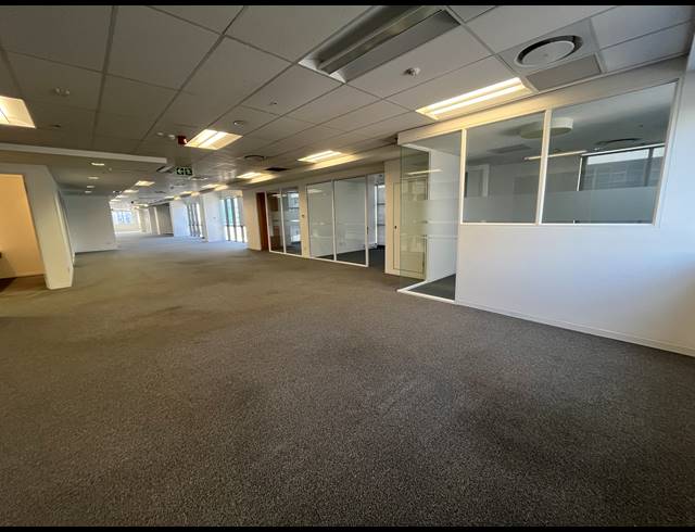 2,051M² OFFICE TO LET IN FORESHORE